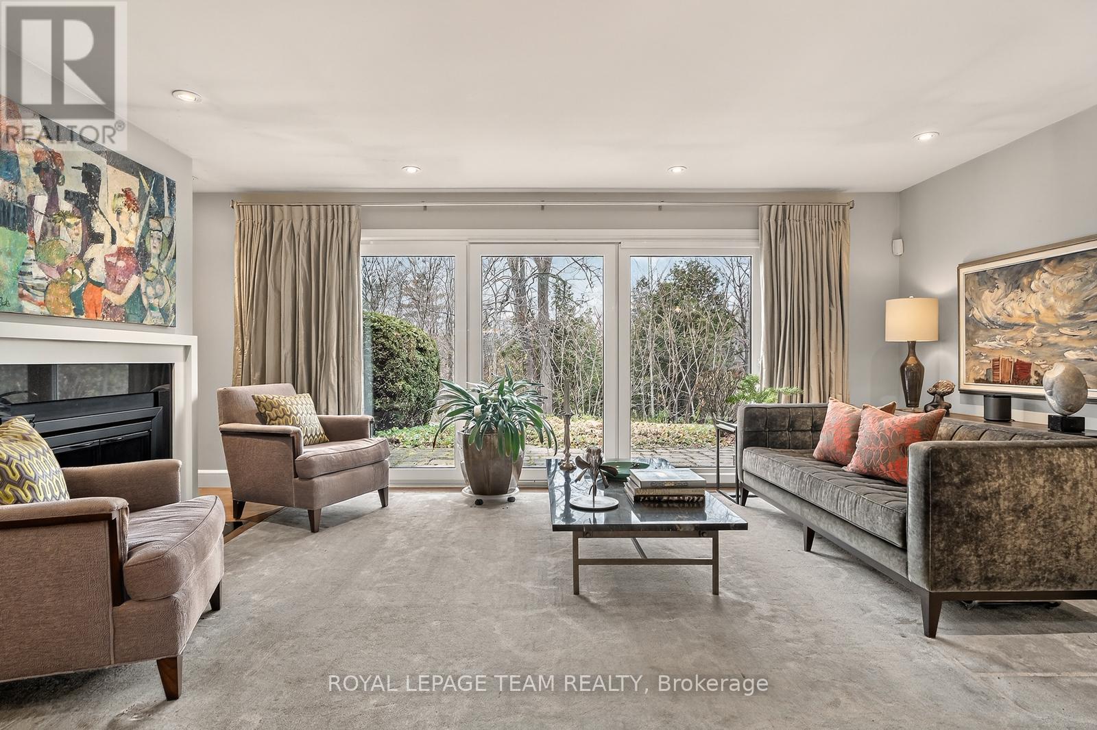 Unit 10 - 55 Whitemarl Drive, Ottawa, Ontario  K1L 8J9 - Photo 4 - X12954238