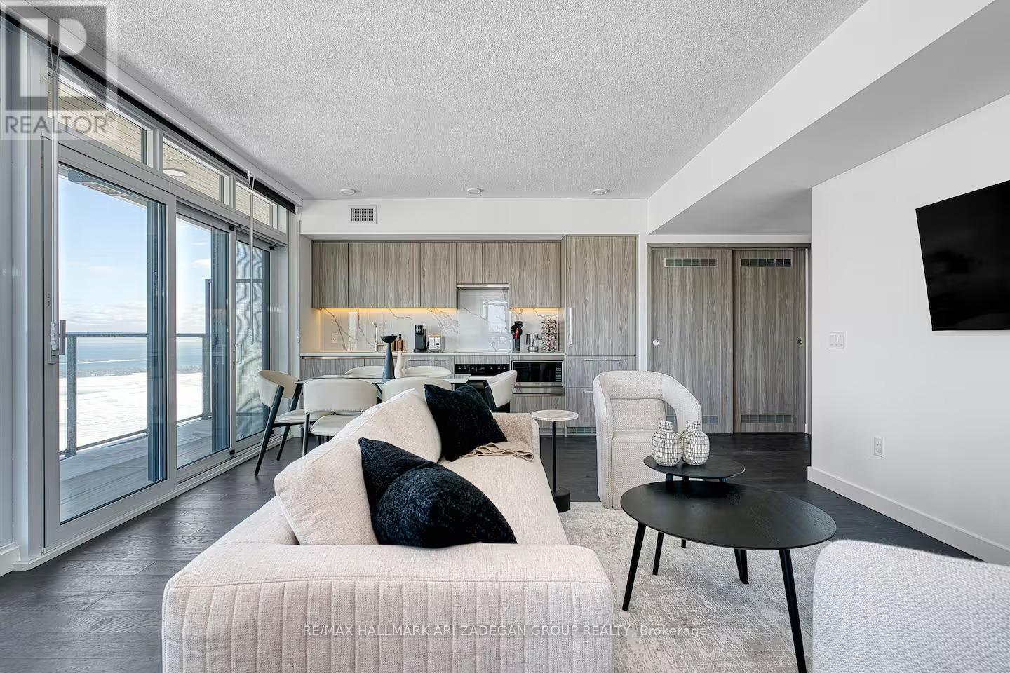 6202 - 1 Concord Cityplace Way, Toronto, Ontario  M5V 0X3 - Photo 2 - C12954204