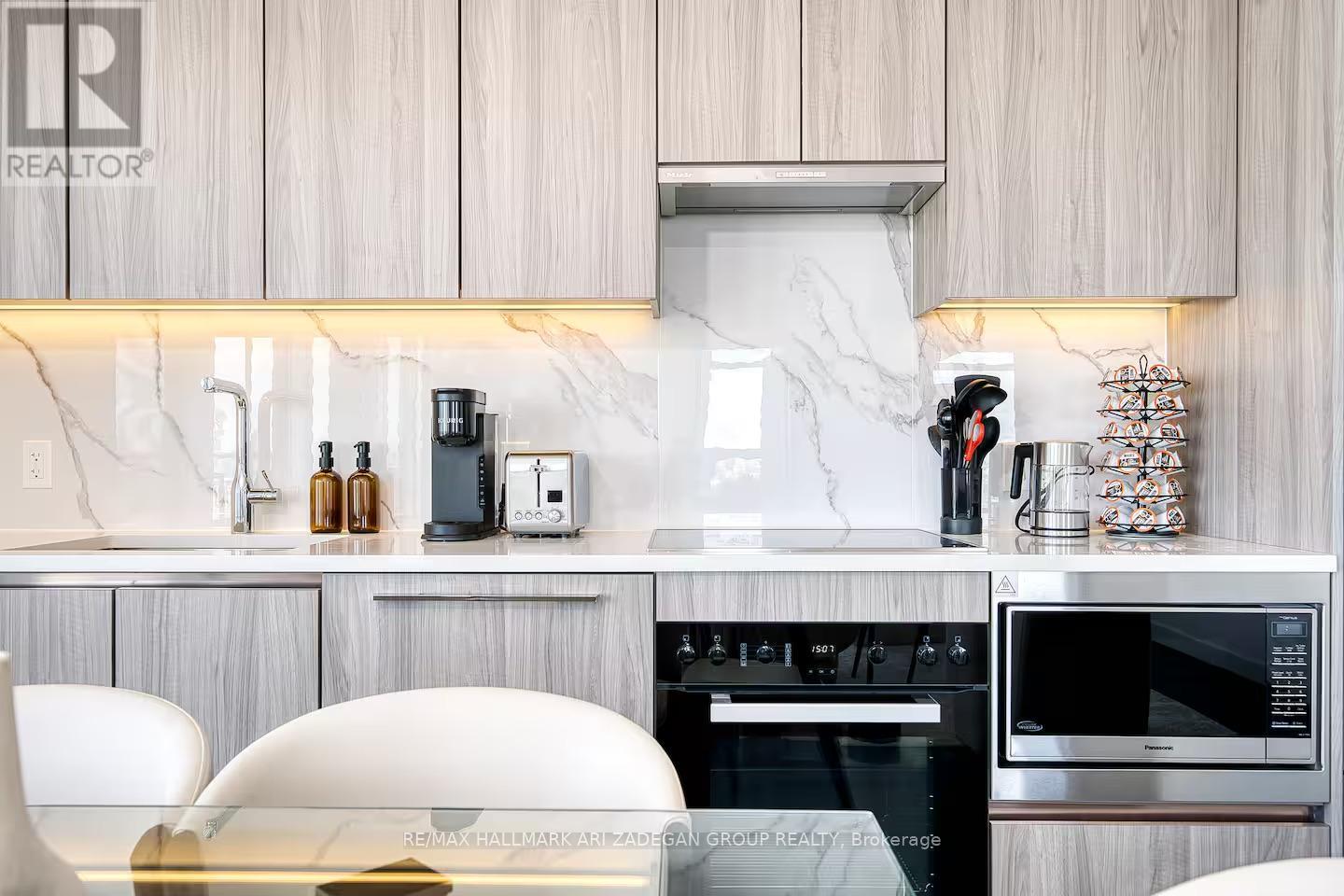 6202 - 1 Concord Cityplace Way, Toronto, Ontario  M5V 0X3 - Photo 4 - C12954204