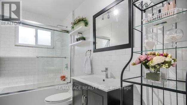 Upper - 45 Snowball Crescent, Toronto, Ontario  M1B 1S5 - Photo 14 - E12954124