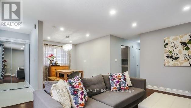 Upper - 45 Snowball Crescent, Toronto, Ontario  M1B 1S5 - Photo 3 - E12954124