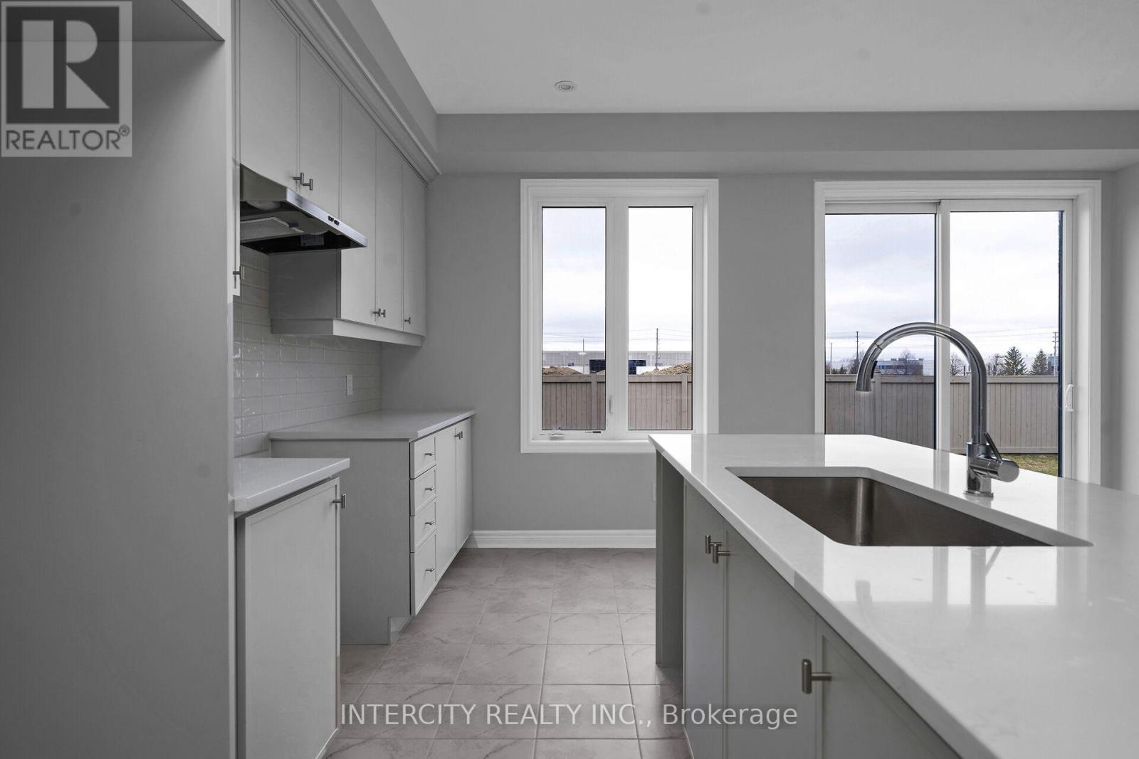 162 Mumbai Drive, Markham, Ontario  L3S 3K5 - Photo 10 - N12954108