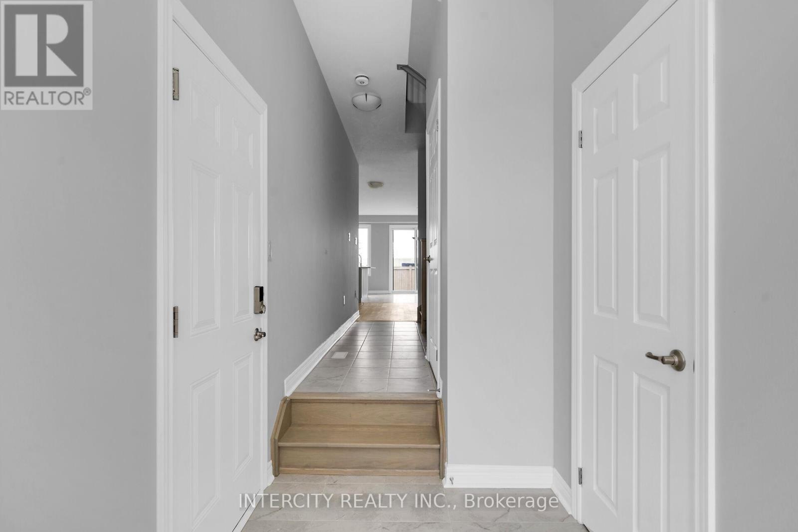 162 Mumbai Drive, Markham, Ontario  L3S 3K5 - Photo 4 - N12954108