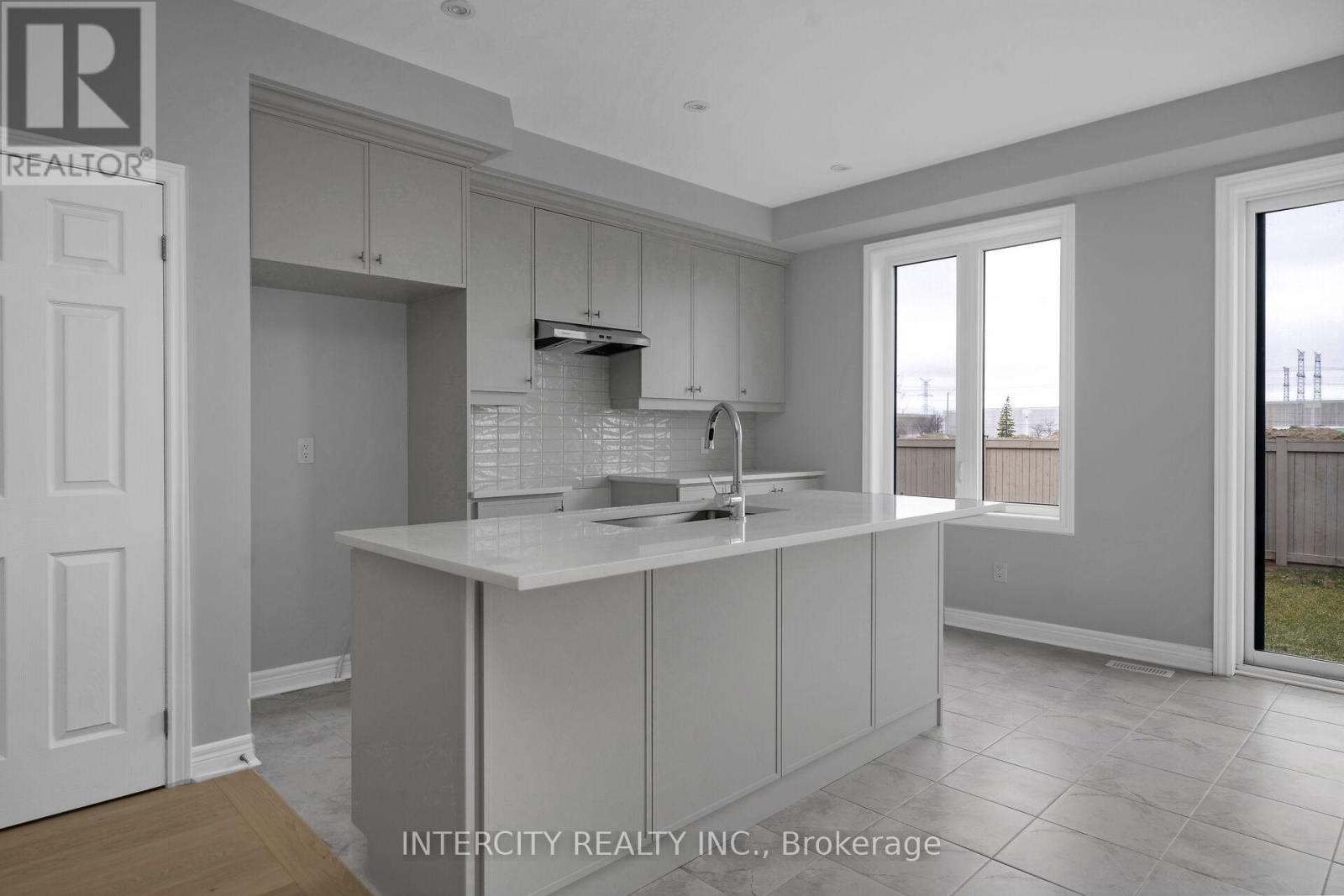 162 Mumbai Drive, Markham, Ontario  L3S 3K5 - Photo 8 - N12954108