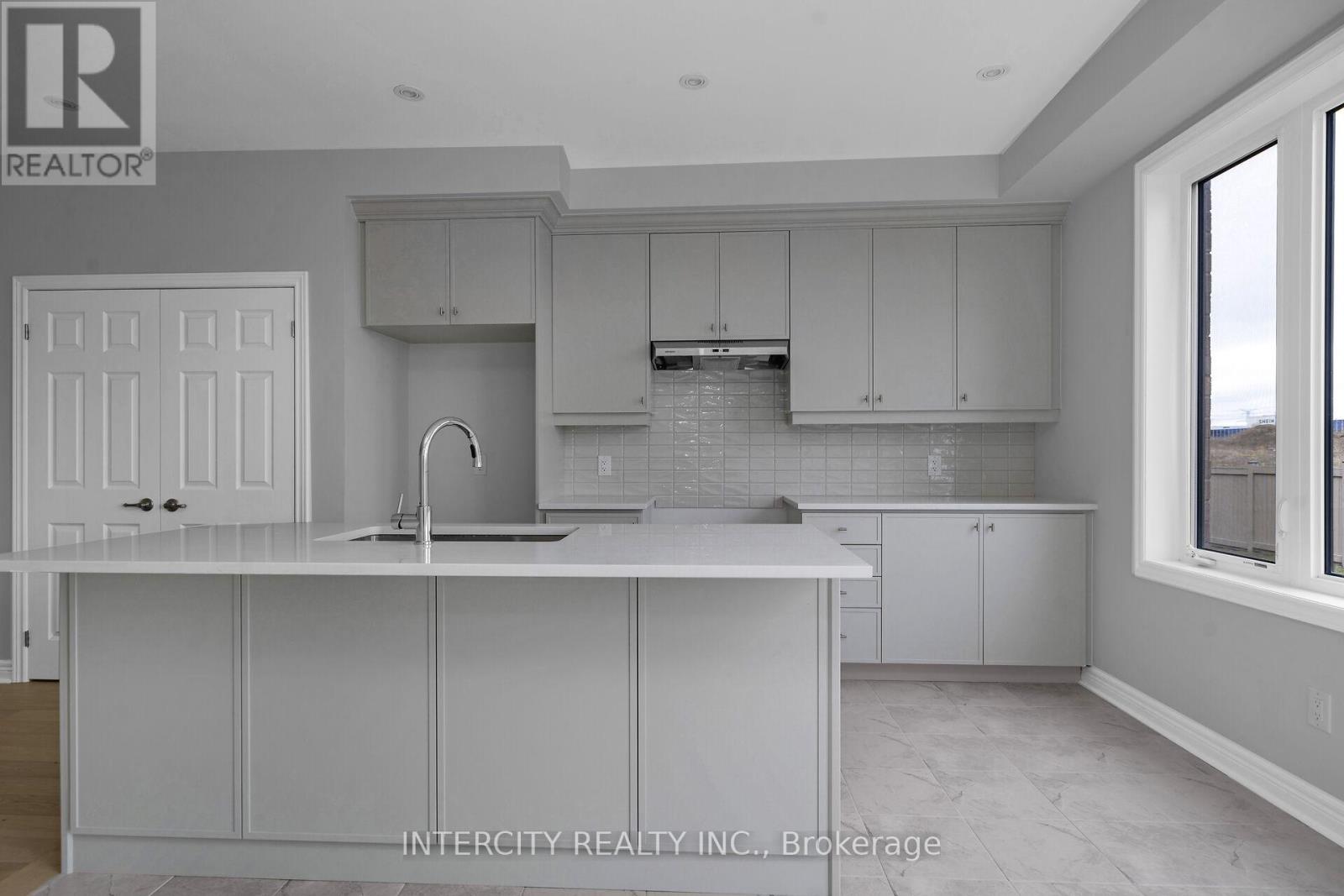 162 Mumbai Drive, Markham, Ontario  L3S 3K5 - Photo 9 - N12954108