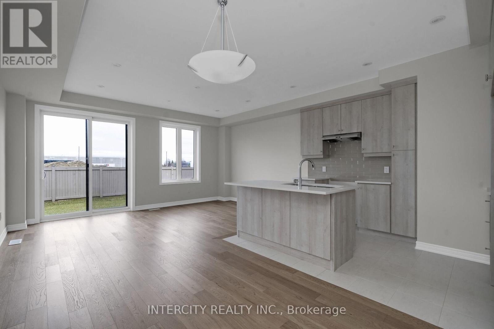 164 Mumbai Drive, Markham, Ontario  L3S 3K5 - Photo 5 - N12954118