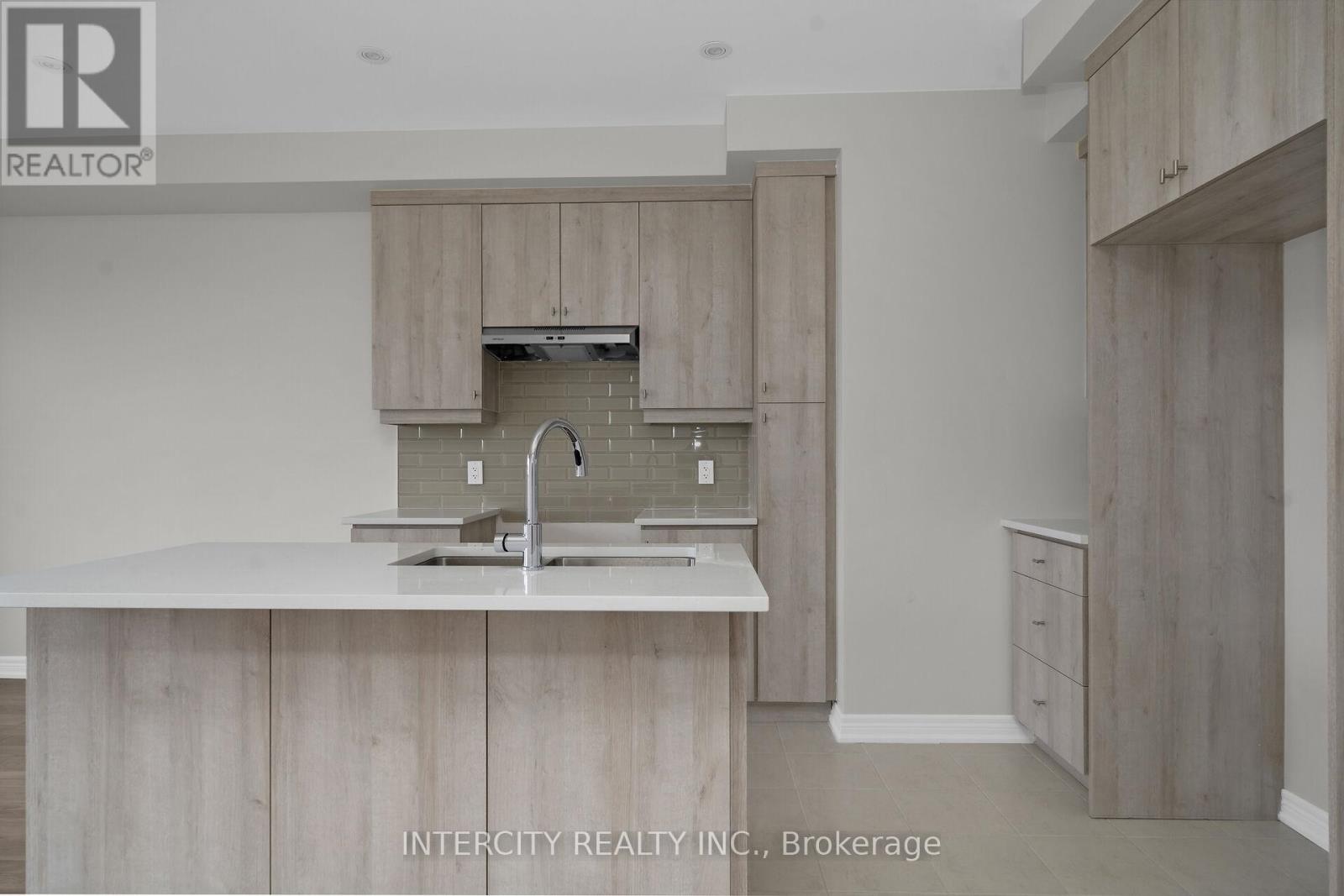 164 Mumbai Drive, Markham, Ontario  L3S 3K5 - Photo 9 - N12954118