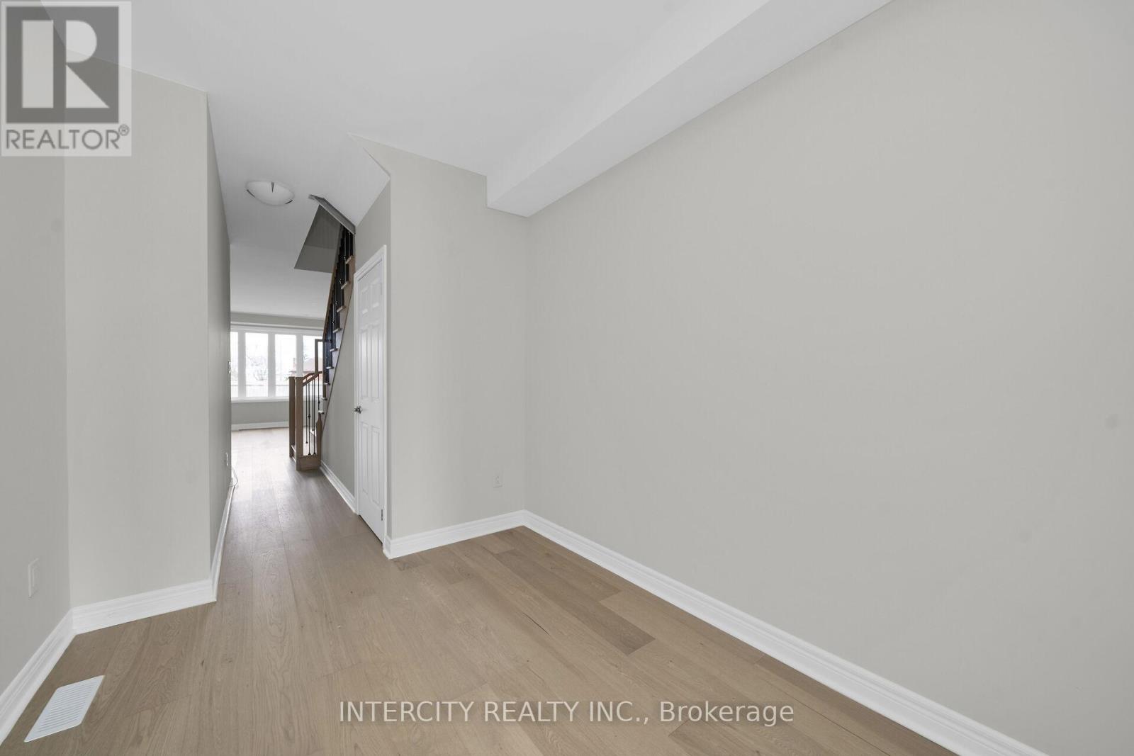 49 Johann Drive, Markham, Ontario  L3S 3K5 - Photo 4 - N12954130