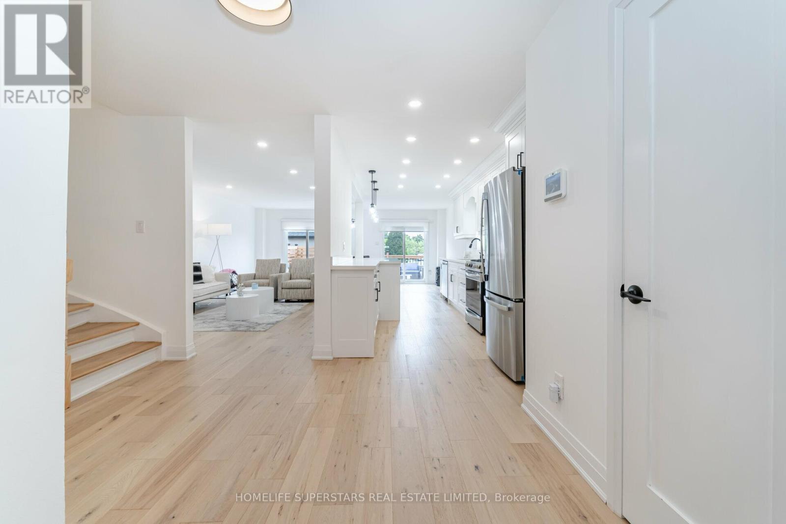 3 New Seabury Drive, Vaughan, Ontario  L4K 2B7 - Photo 5 - N12954156