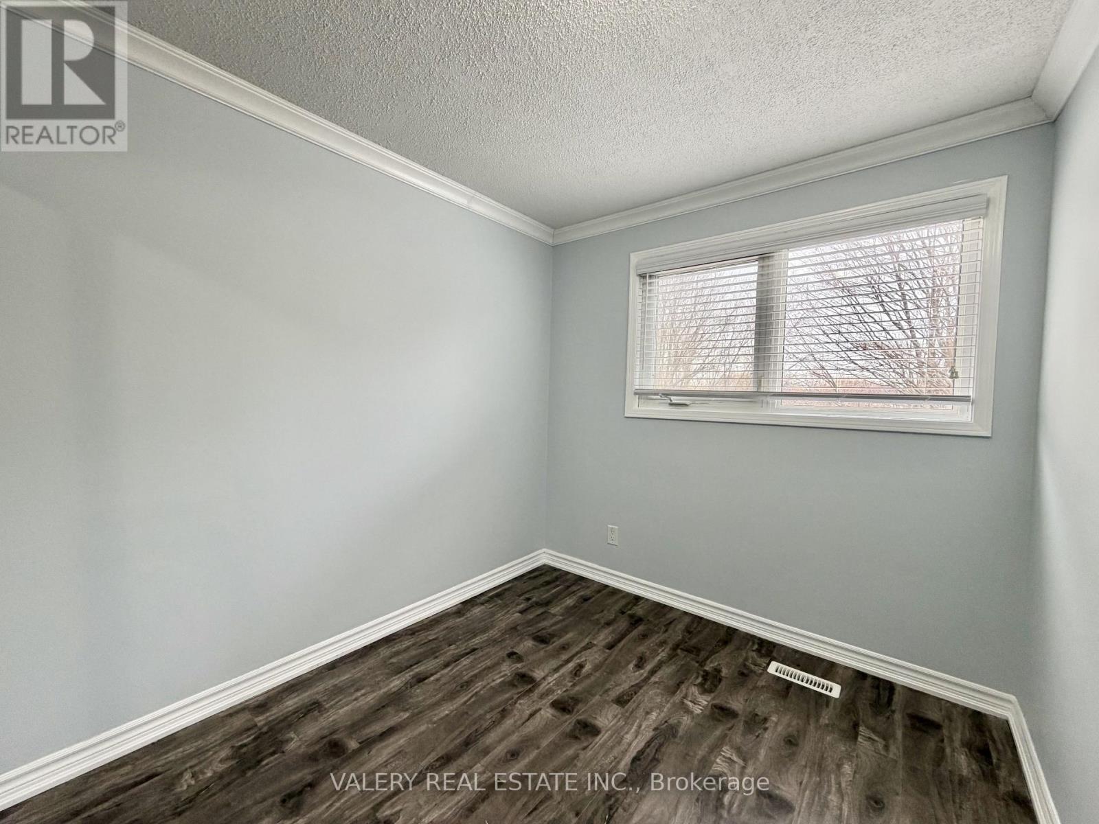 Main Floor - 72 Dantek Crescent, Brampton, Ontario  L6V 3T4 - Photo 8 - W12954110