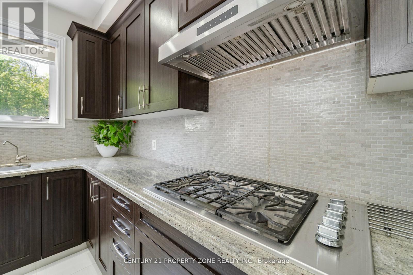 8 Teal Crest Circle, Brampton, Ontario  L6X 2Z6 - Photo 21 - W12954138