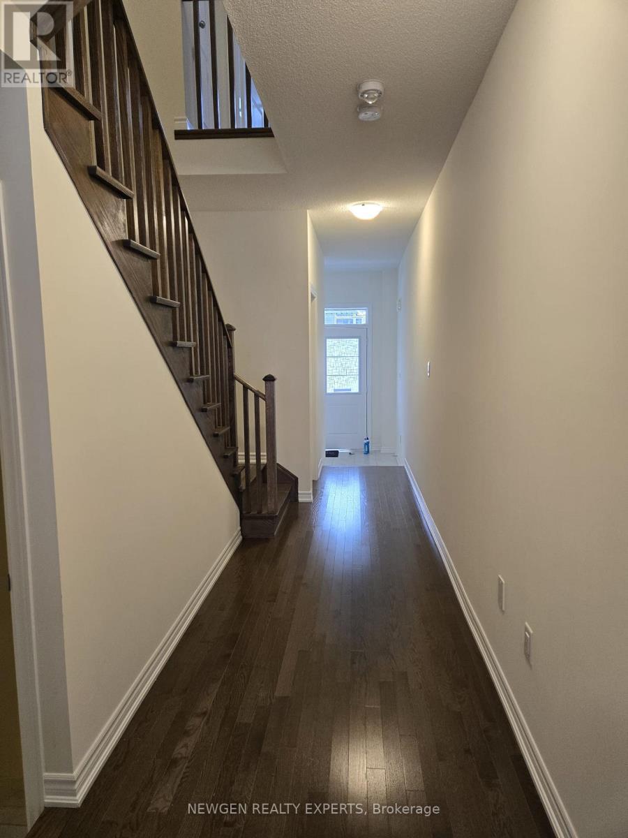 27 Donald Ficht Crescent, Brampton, Ontario  L7A 5H9 - Photo 2 - W12954154