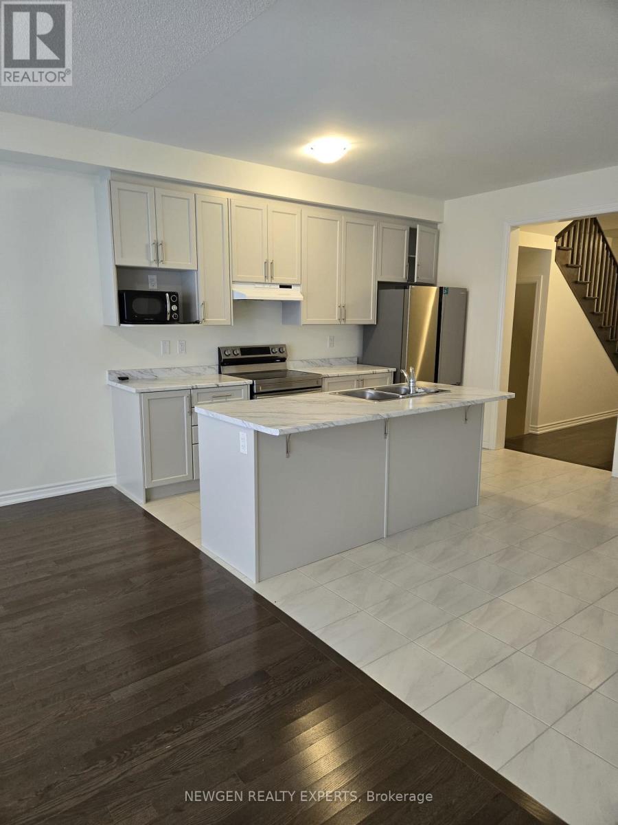 27 Donald Ficht Crescent, Brampton, Ontario  L7A 5H9 - Photo 3 - W12954154