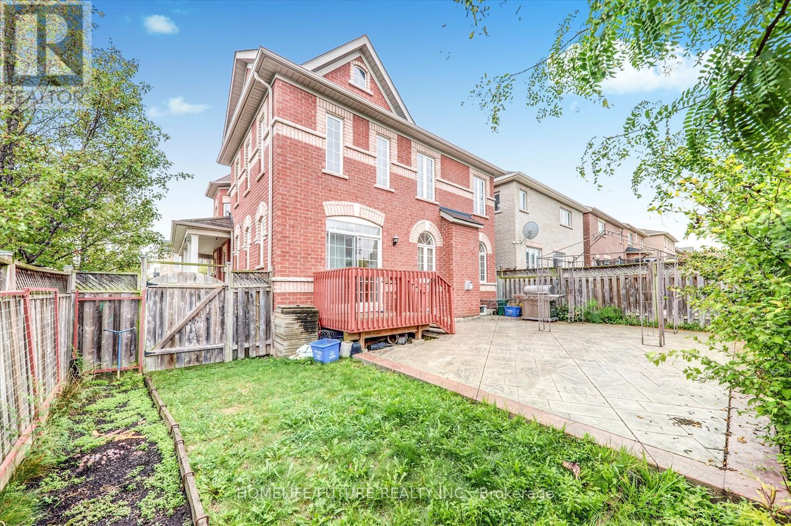 2 Tovey Terrace, Brampton, Ontario  L6R 3E6 - Photo 8 - W12954164