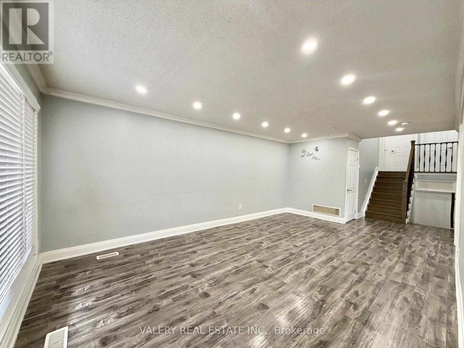 72 Dantek Court, Brampton, Ontario  L6V 3T4 - Photo 3 - W12954180