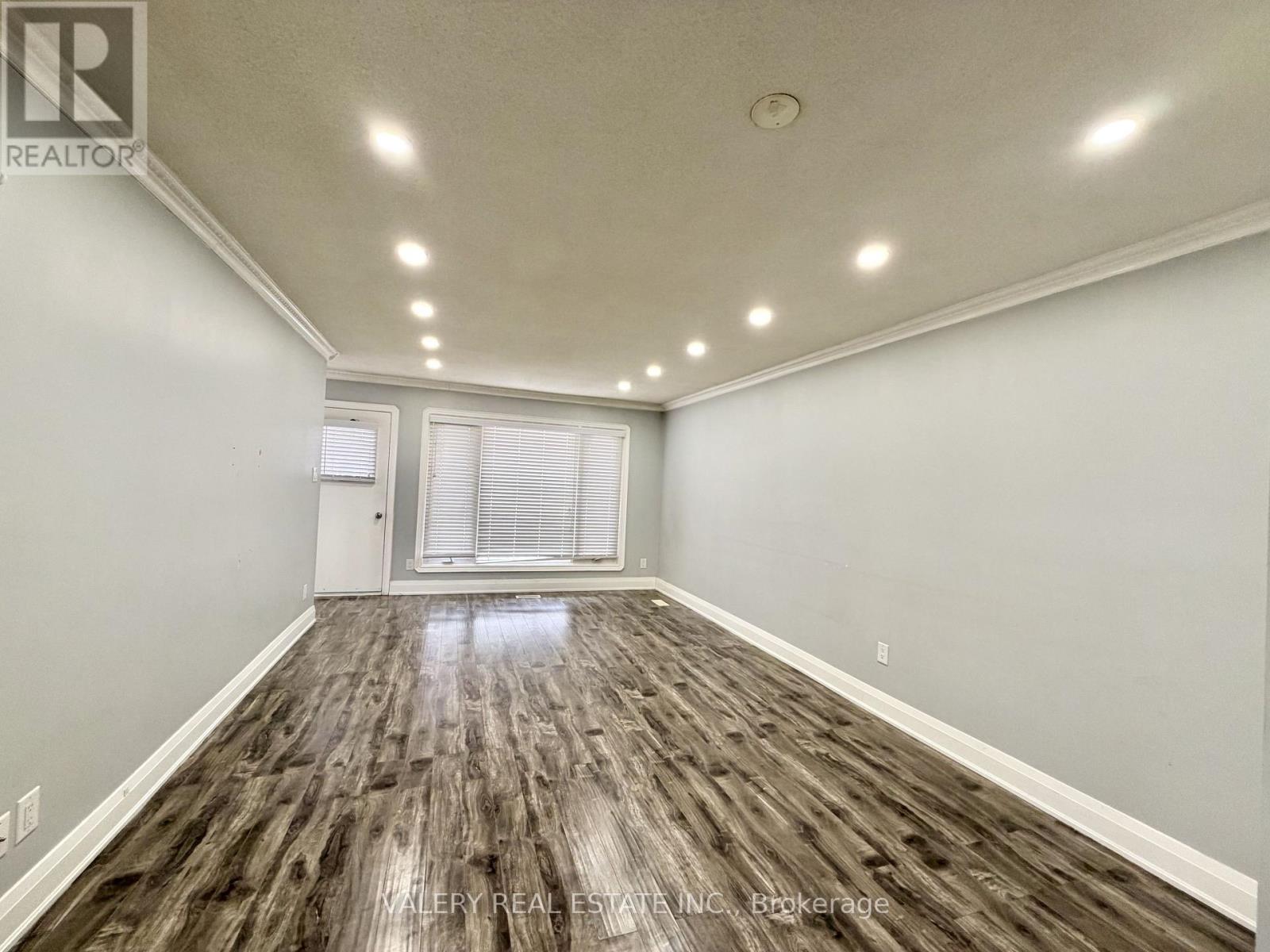 72 Dantek Court, Brampton, Ontario  L6V 3T4 - Photo 4 - W12954180