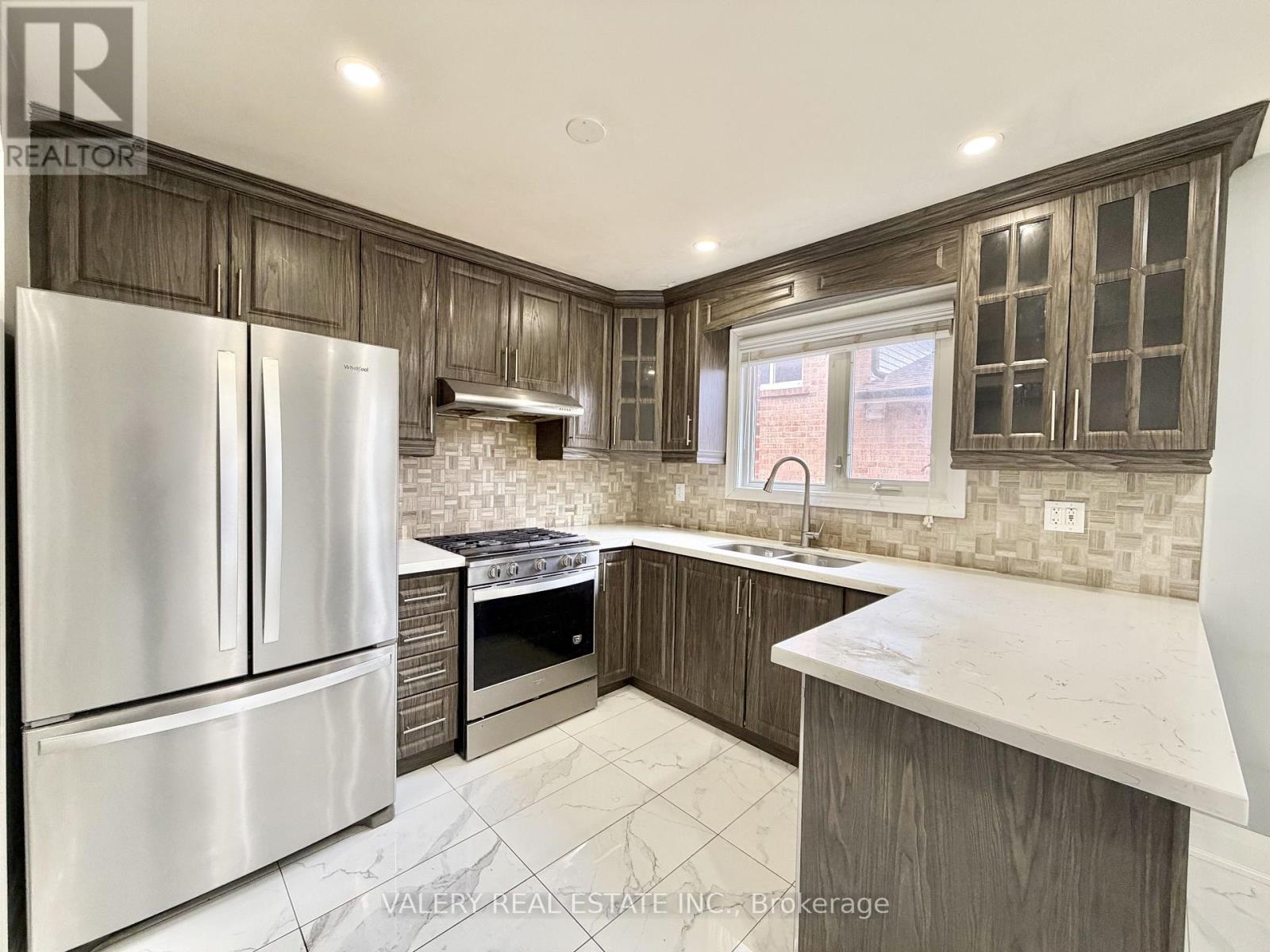 72 Dantek Court, Brampton, Ontario  L6V 3T4 - Photo 5 - W12954180