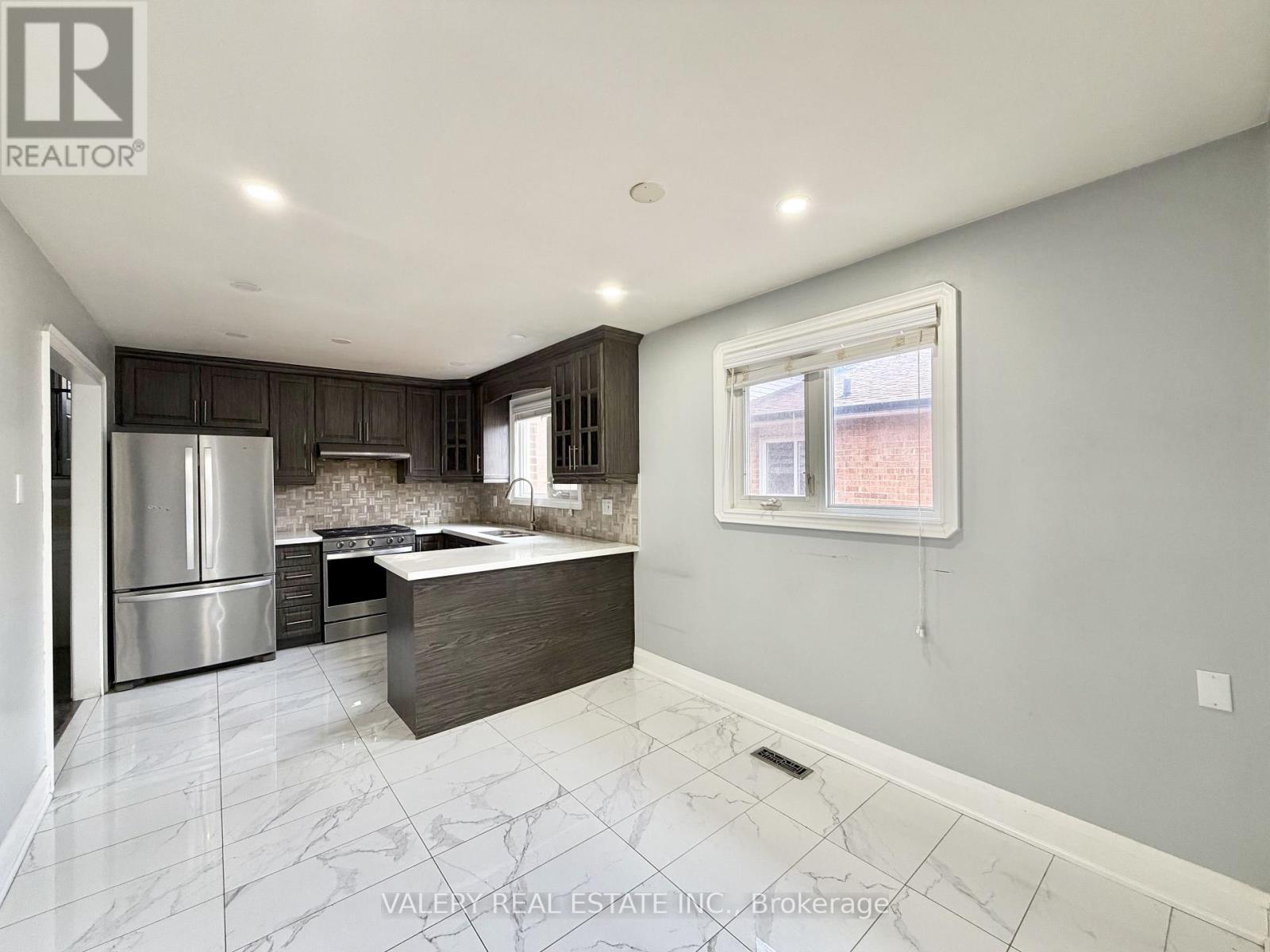 72 Dantek Court, Brampton, Ontario  L6V 3T4 - Photo 6 - W12954180