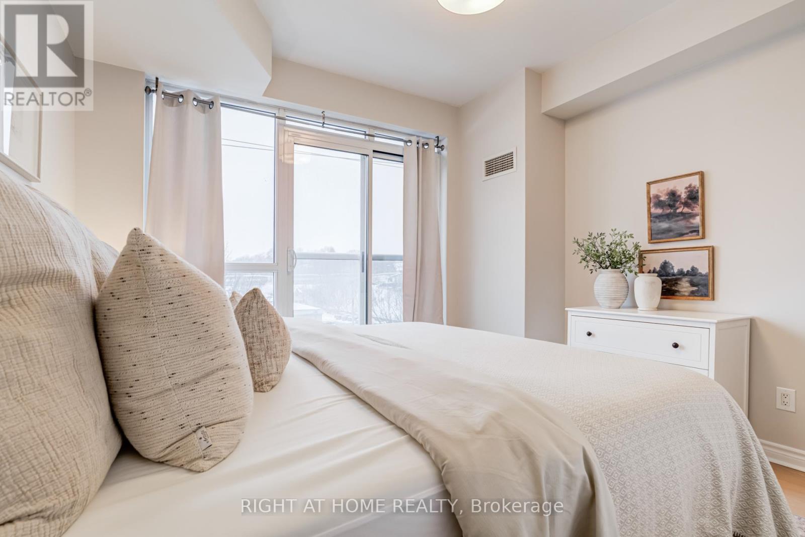 307 - 3865 Lake Shore Boulevard W, Toronto, Ontario  M8W 0A2 - Photo 6 - W12954200