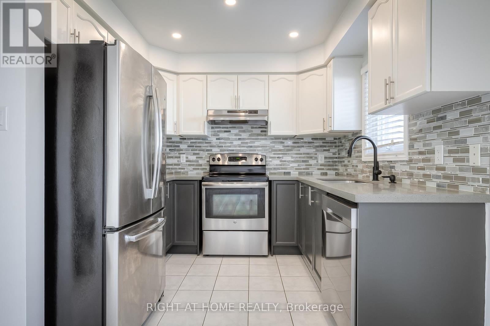 3086 Highbourne Crescent, Oakville, Ontario  L6M 5H1 - Photo 3 - W12954222