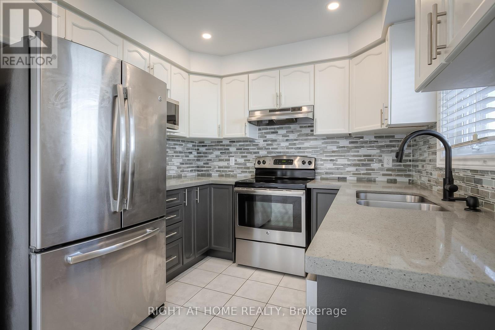 3086 Highbourne Crescent, Oakville, Ontario  L6M 5H1 - Photo 4 - W12954222