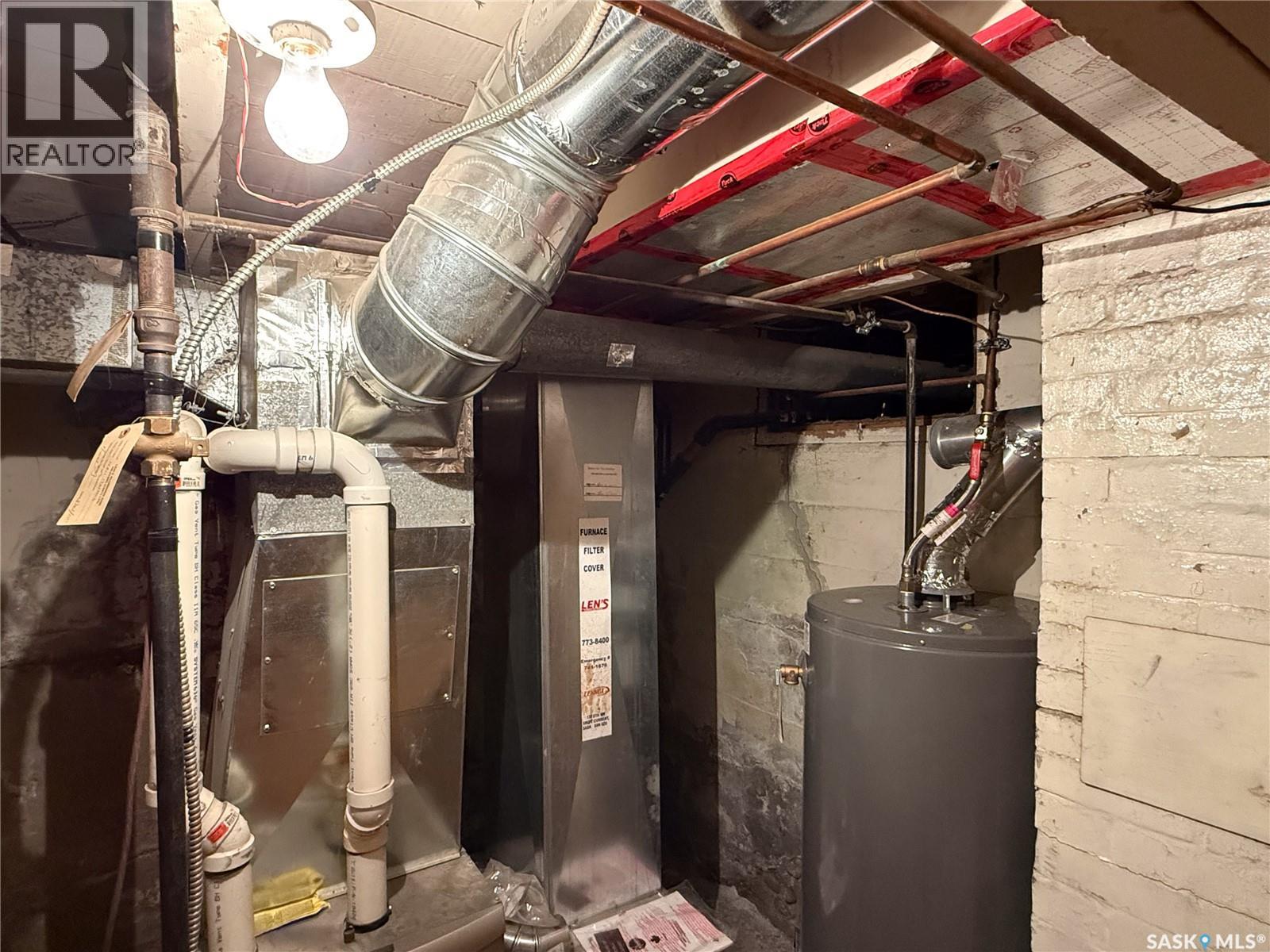 103 1st Street E, Frontier, Saskatchewan  S0N 0W0 - Photo 37 - SK032004