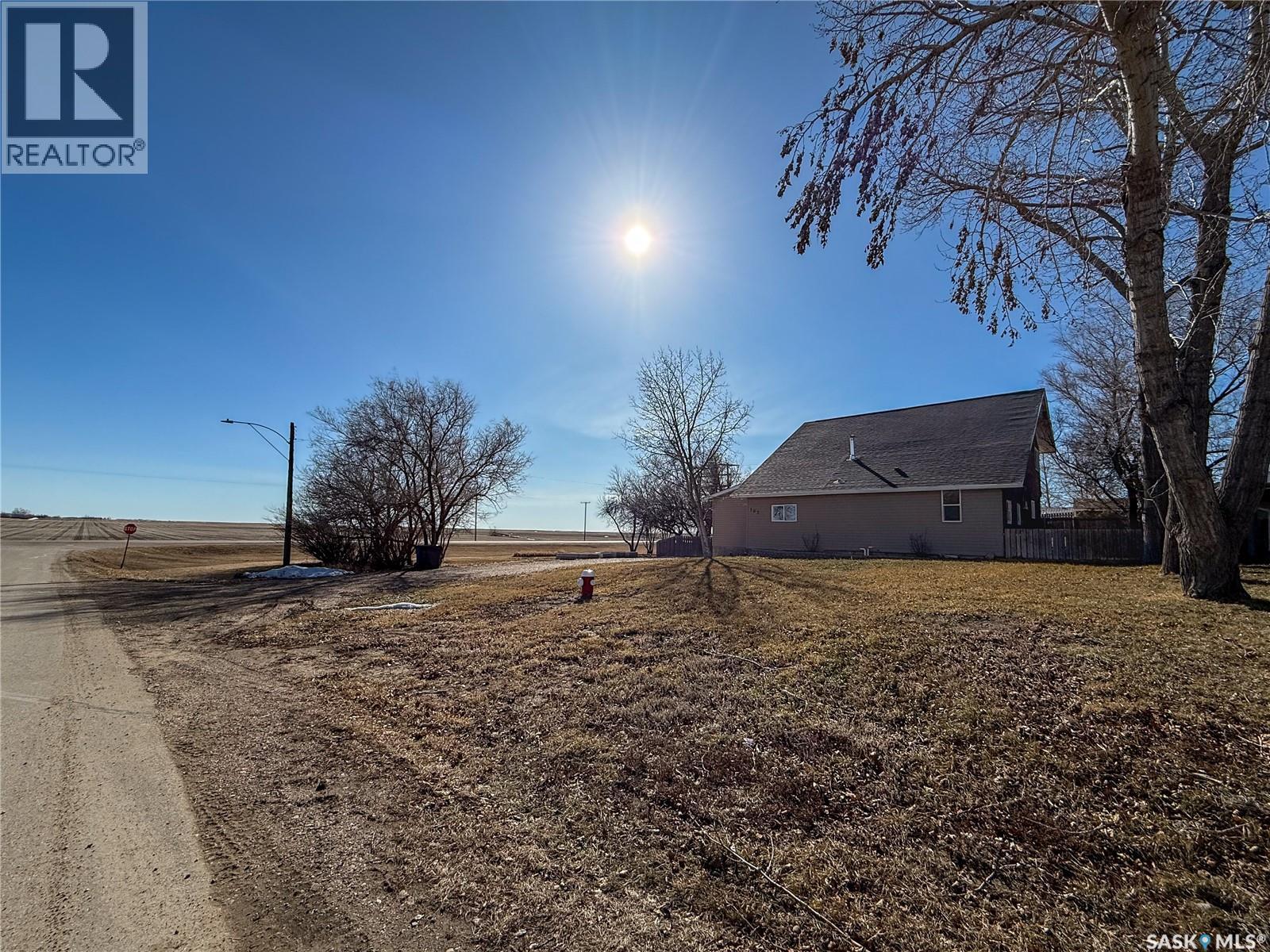 103 1st Street E, Frontier, Saskatchewan  S0N 0W0 - Photo 46 - SK032004