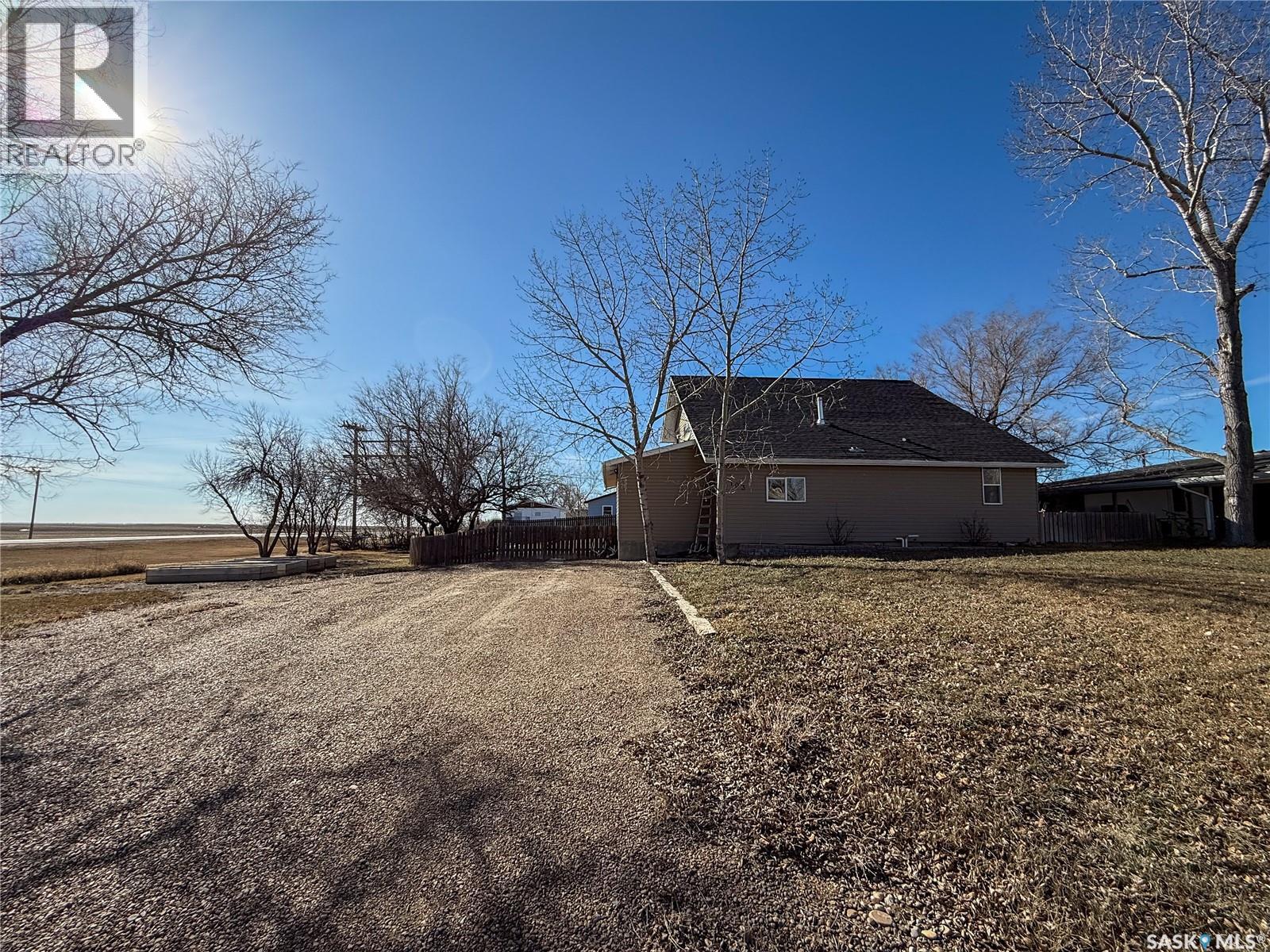 103 1st Street E, Frontier, Saskatchewan  S0N 0W0 - Photo 47 - SK032004