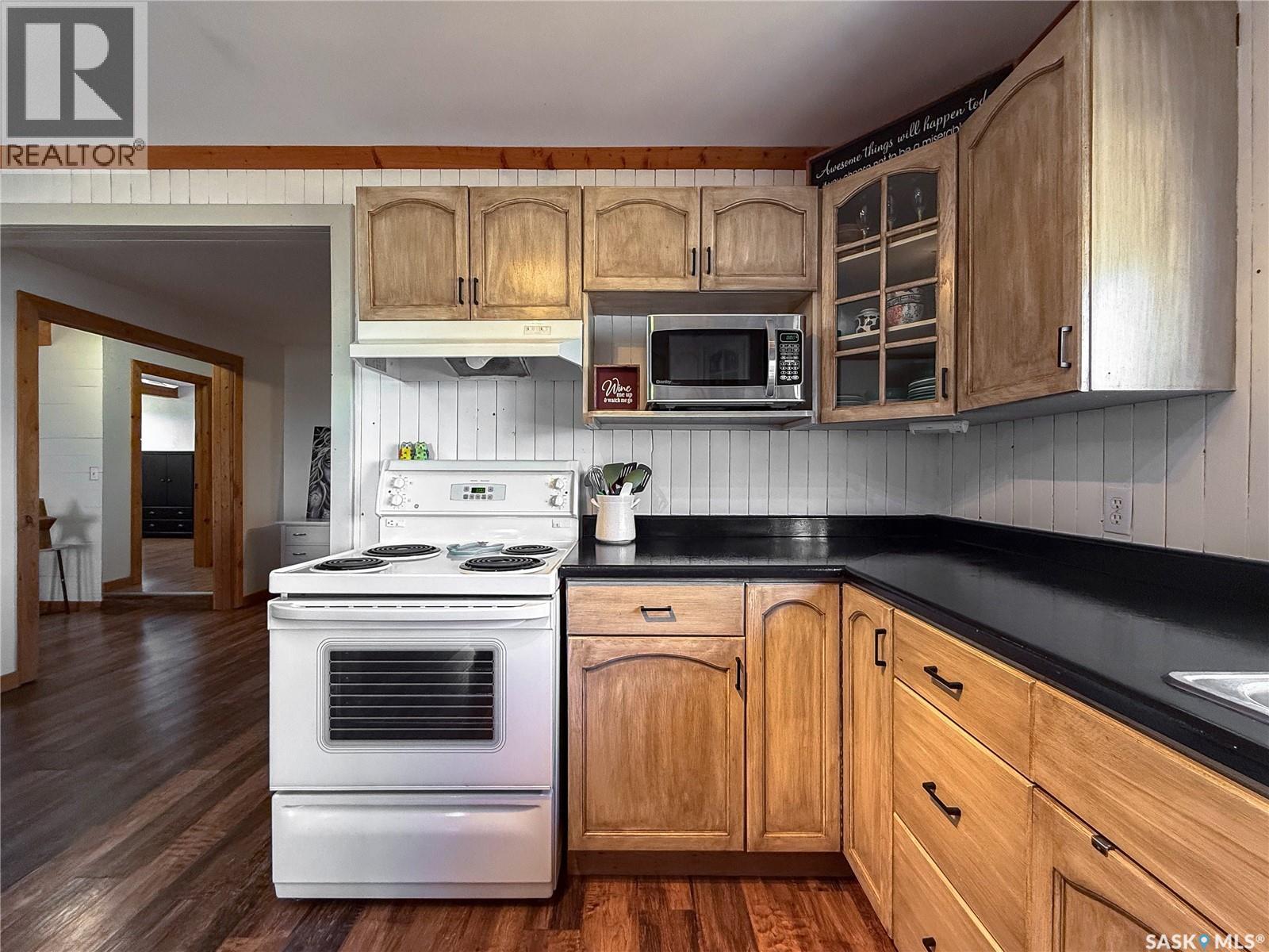 103 1st Street E, Frontier, Saskatchewan  S0N 0W0 - Photo 5 - SK032004