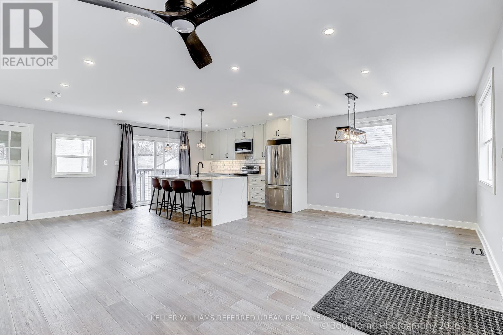 1 - 84 Foch Avenue, Toronto, Ontario  M8W 3X6 - Photo 4 - W12954206