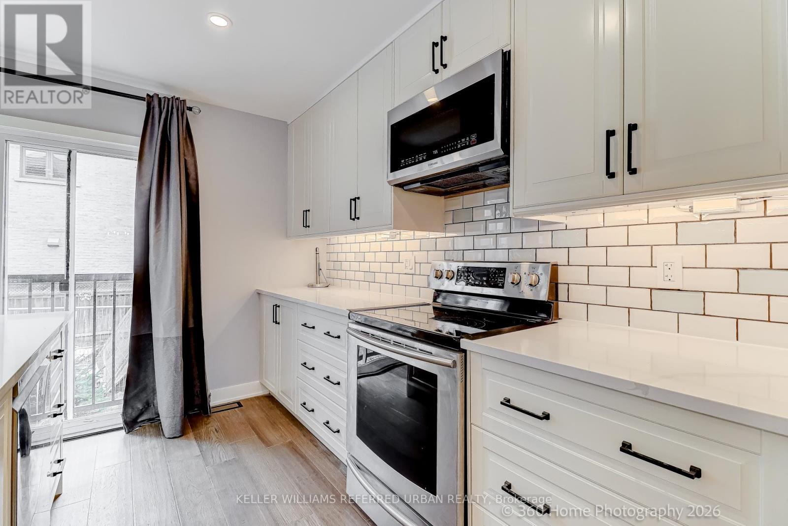 1 - 84 Foch Avenue, Toronto, Ontario  M8W 3X6 - Photo 5 - W12954206