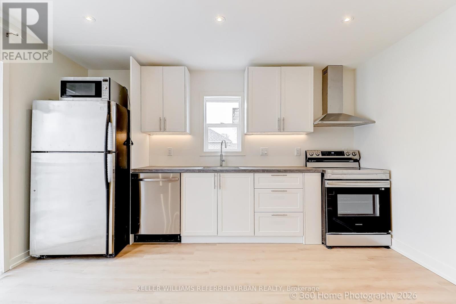 2 - 84 Foch Avenue, Toronto, Ontario  M8W 3X6 - Photo 2 - W12954208