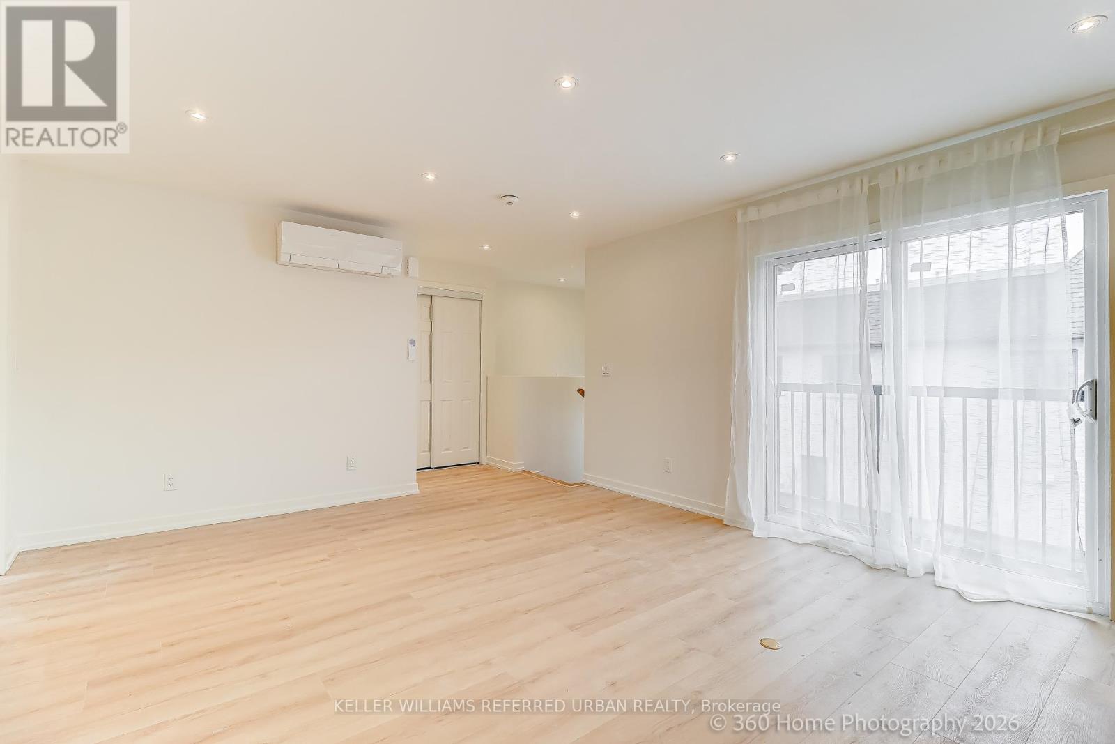 2 - 84 Foch Avenue, Toronto, Ontario  M8W 3X6 - Photo 4 - W12954208