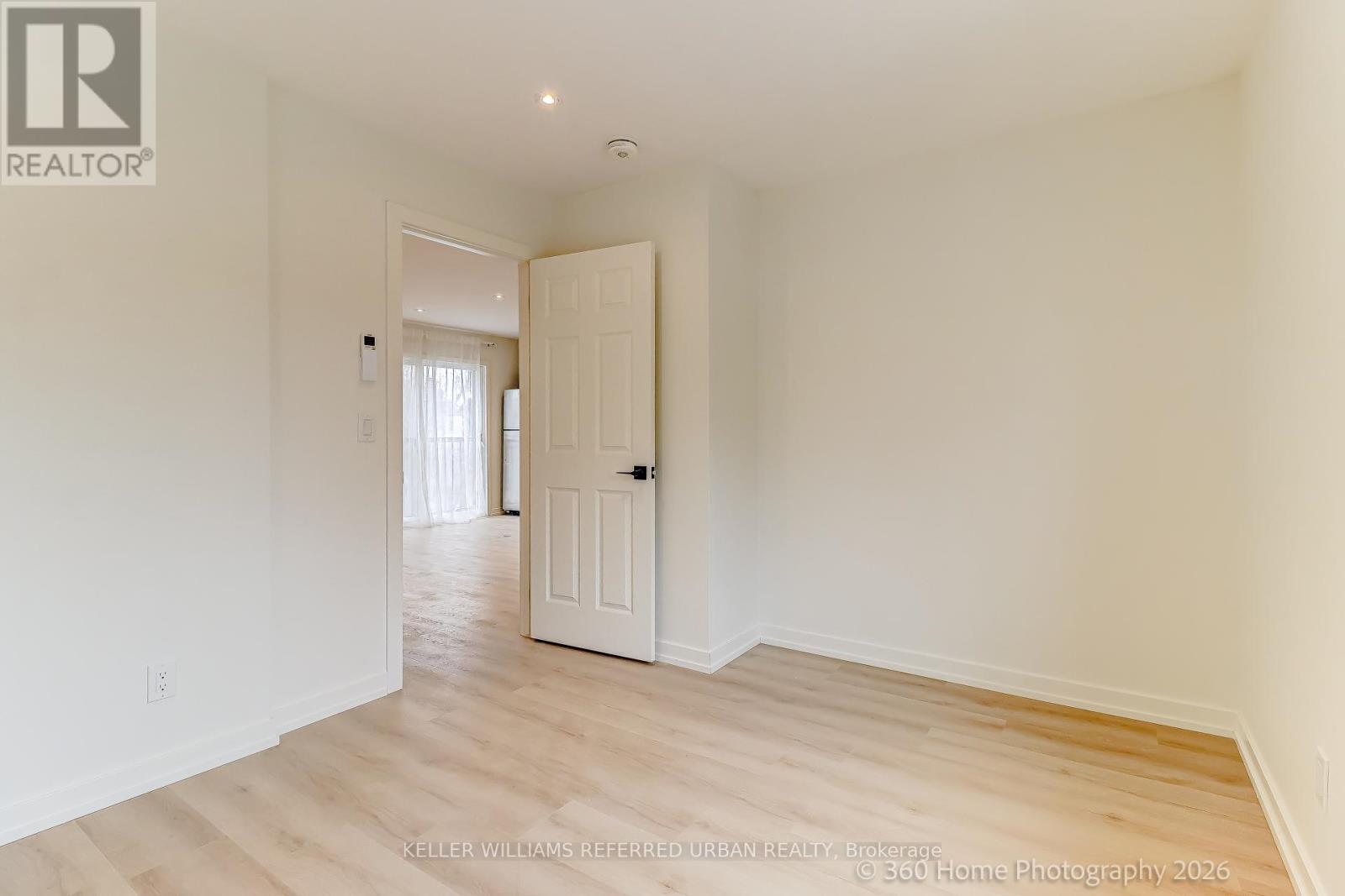 2 - 84 Foch Avenue, Toronto, Ontario  M8W 3X6 - Photo 7 - W12954208