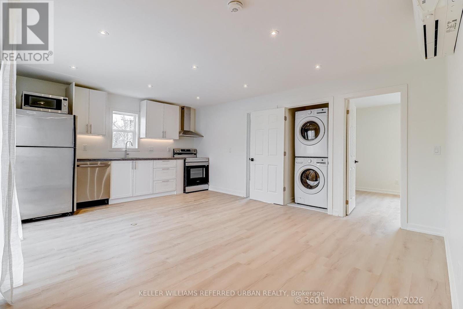 2 - 84 Foch Avenue, Toronto, Ontario  M8W 3X6 - Photo 5 - W12954208