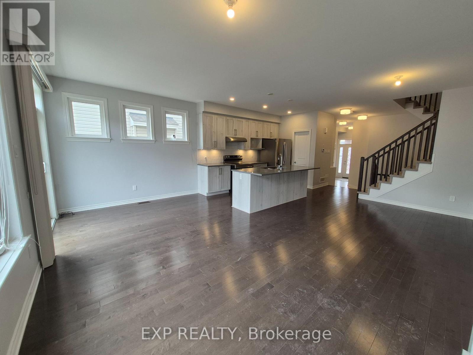 618 Taliesin Crescent, Ottawa, Ontario  K2S 2W5 - Photo 3 - X12942800