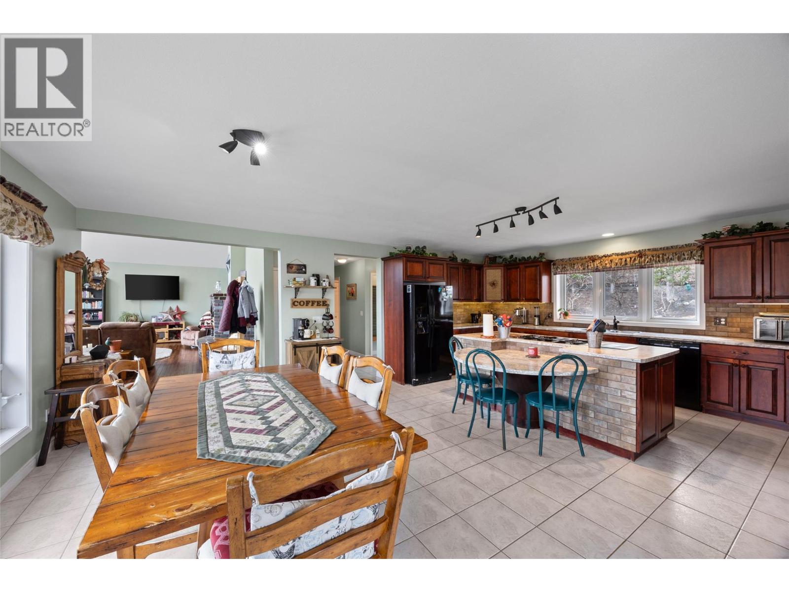 4702 Westsyde Road, Kamloops, British Columbia  V2B 8N4 - Photo 10 - 10381846