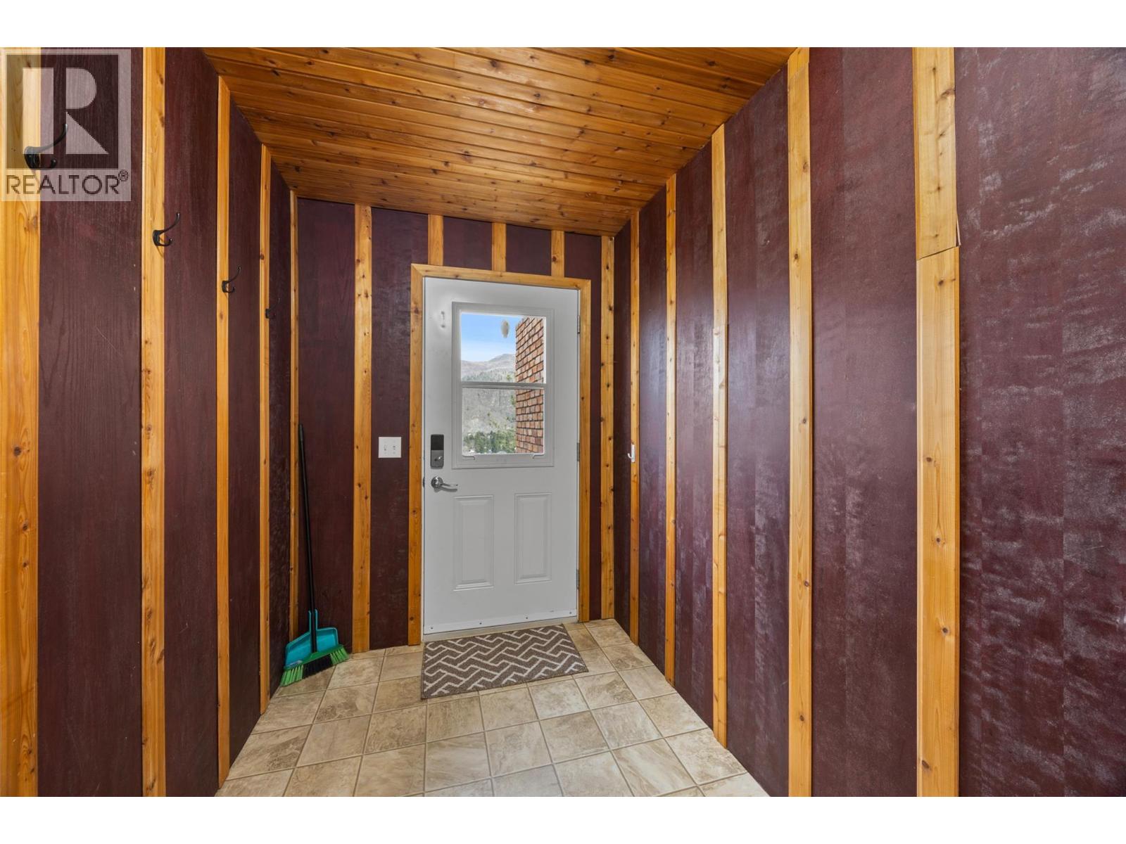 4702 Westsyde Road, Kamloops, British Columbia  V2B 8N4 - Photo 48 - 10381846