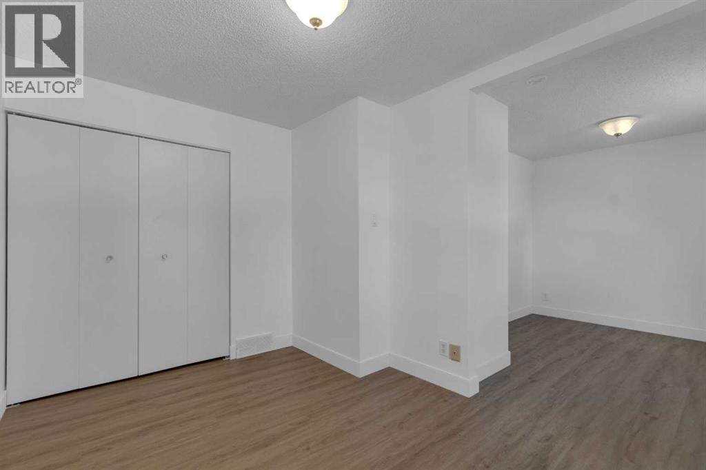 3, 64 Woodacres Crescent SW, Calgary, Alberta  T2W 4V6 - Photo 15 - A2291873