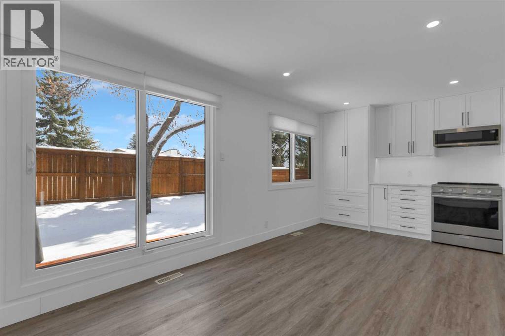 3, 64 Woodacres Crescent SW, Calgary, Alberta  T2W 4V6 - Photo 7 - A2291873