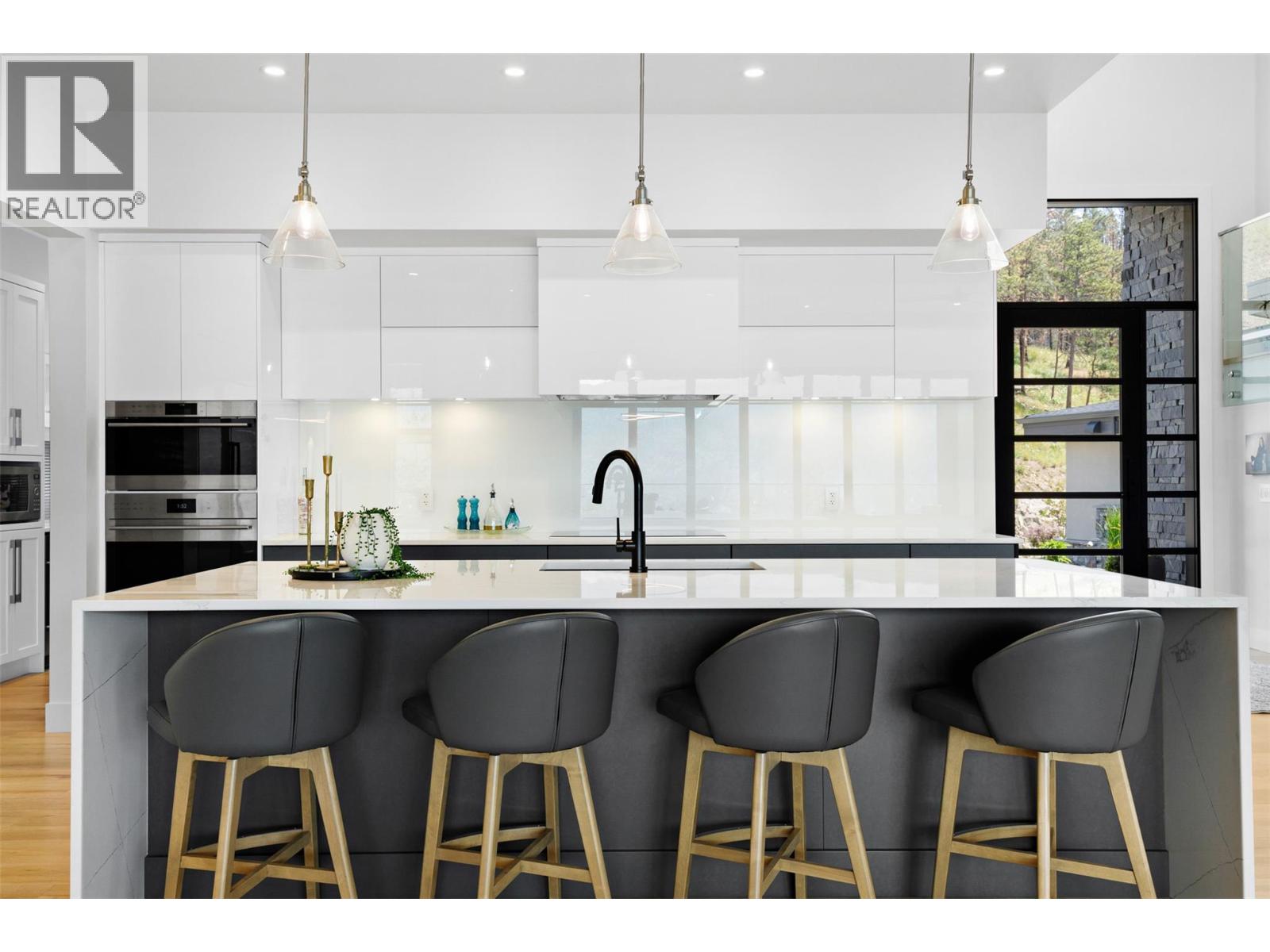 9988 Beacon Hill Drive, Lake Country, British Columbia  V4V 0A9 - Photo 10 - 10381854