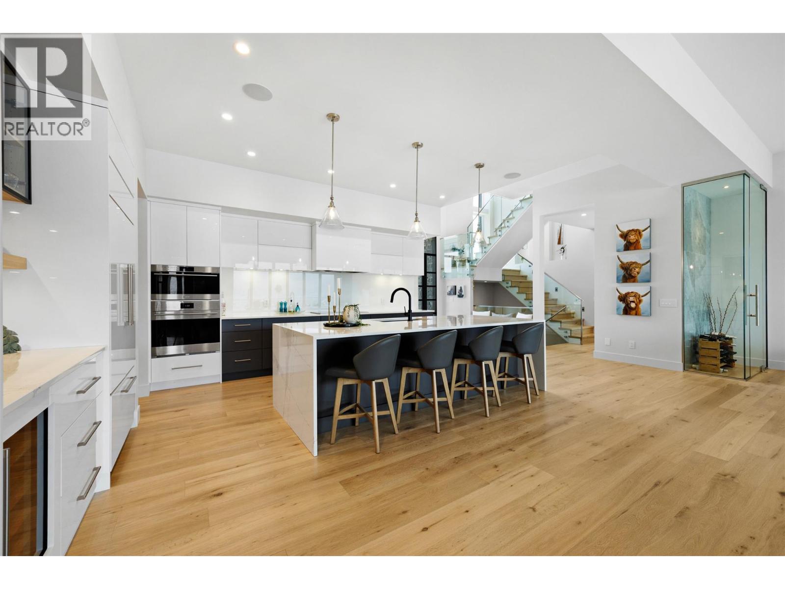 9988 Beacon Hill Drive, Lake Country, British Columbia  V4V 0A9 - Photo 11 - 10381854