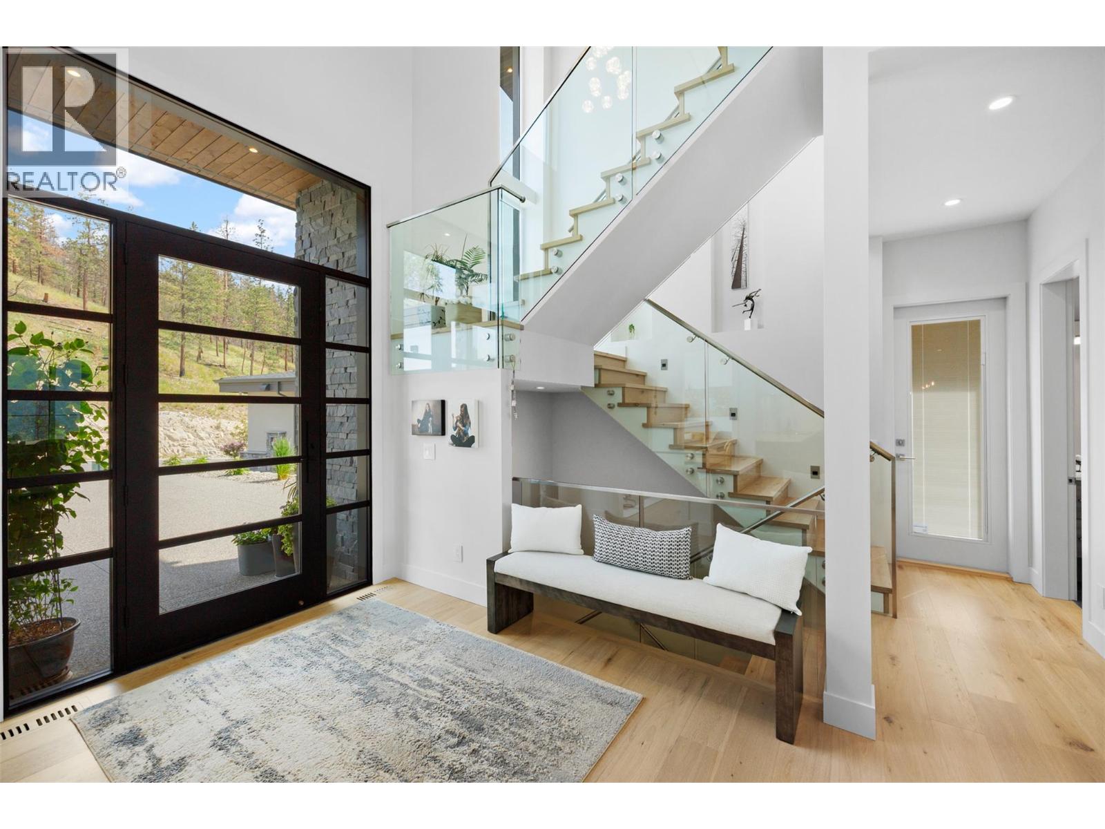 9988 Beacon Hill Drive, Lake Country, British Columbia  V4V 0A9 - Photo 5 - 10381854