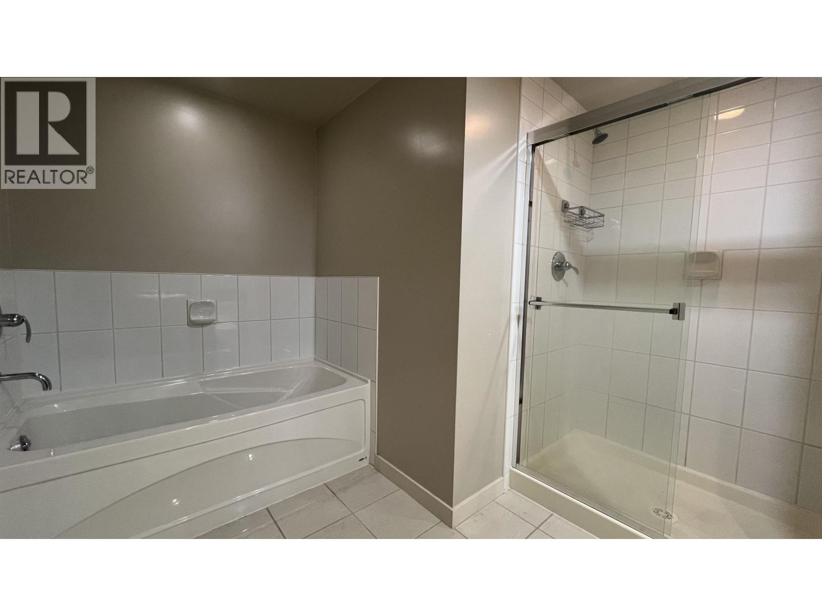 2501 2979 Glen Drive, Coquitlam, British Columbia  V3B 0B2 - Photo 13 - R3103405