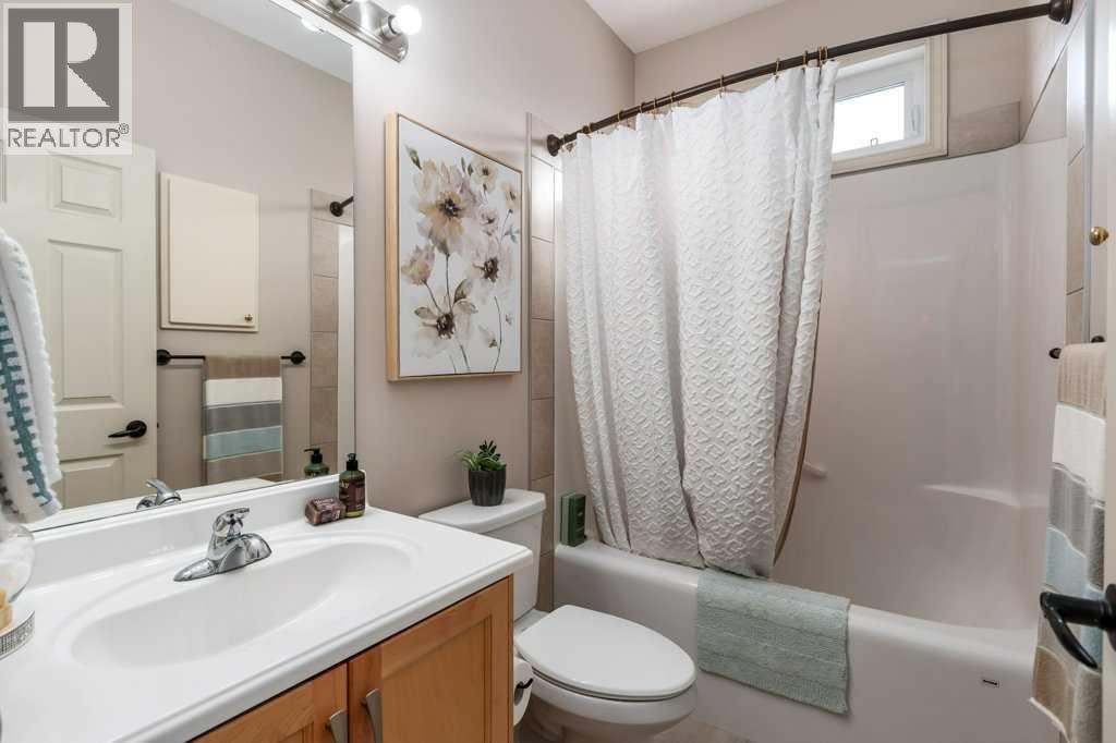 401 Sunvale Crescent Ne, High River, Alberta  T1V 0E8 - Photo 16 - A2297973