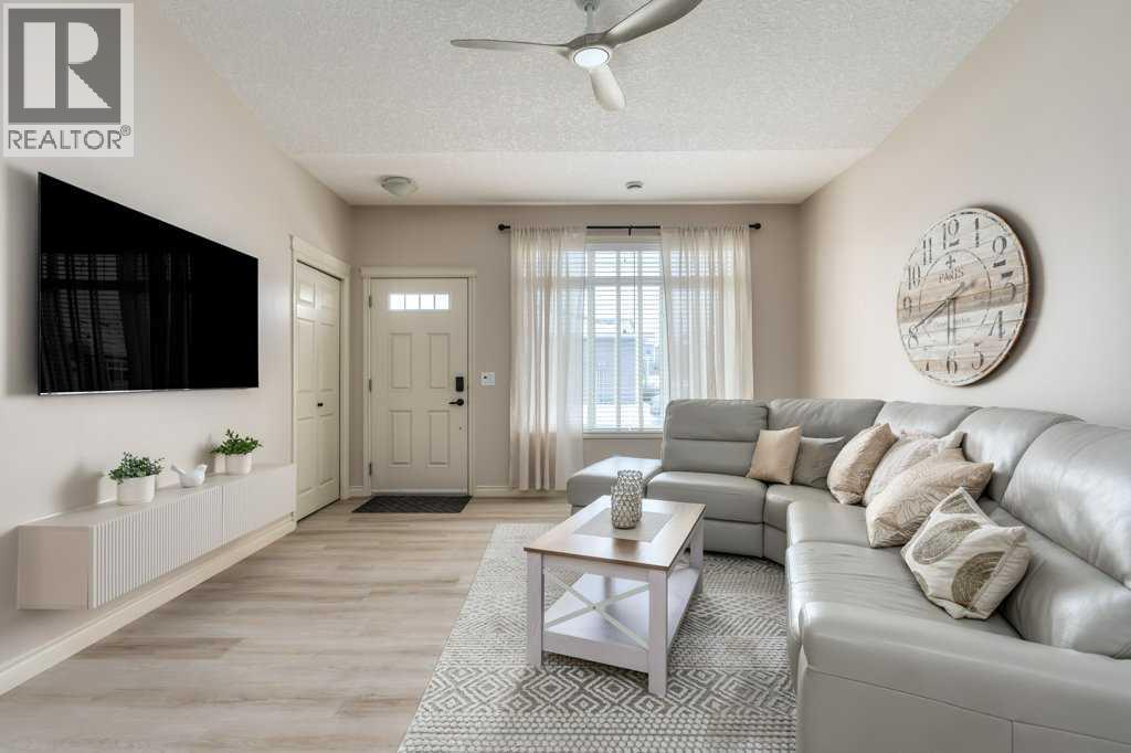 401 Sunvale Crescent Ne, High River, Alberta  T1V 0E8 - Photo 2 - A2297973