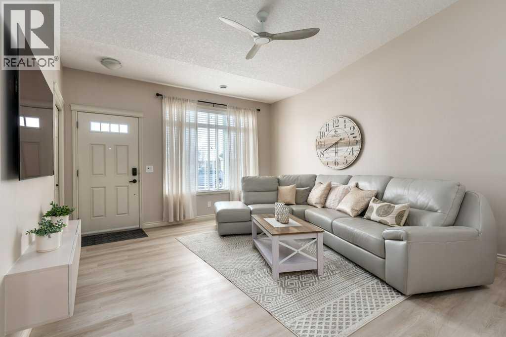 401 Sunvale Crescent Ne, High River, Alberta  T1V 0E8 - Photo 3 - A2297973