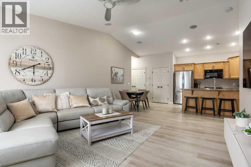 401 Sunvale Crescent Ne, High River, Alberta  T1V 0E8 - Photo 4 - A2297973