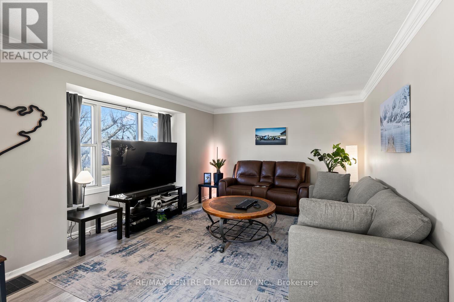 292 Paardeberg Crescent, London East, Ontario  N5Y 1C1 - Photo 7 - X12939378