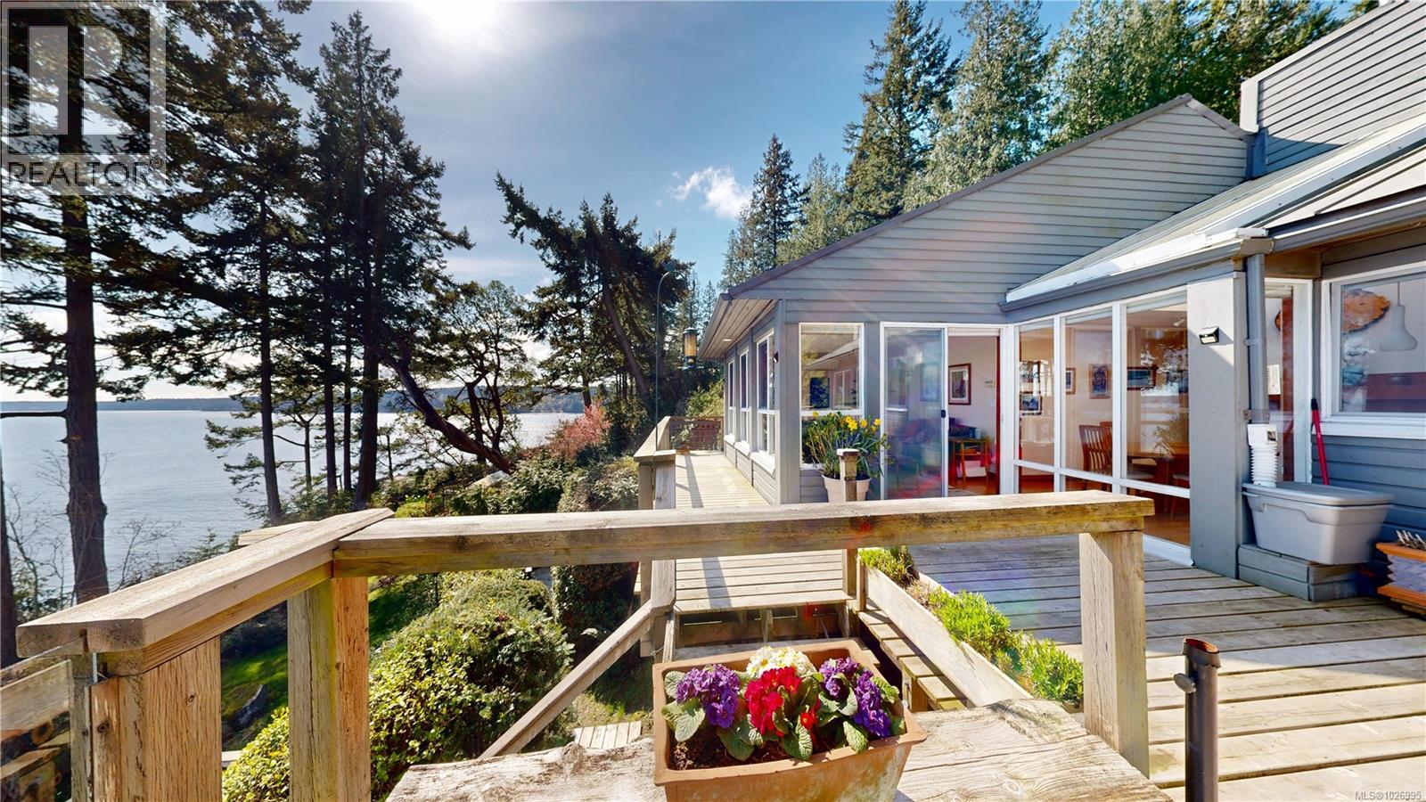 1130 Berry Point Rd, Gabriola Island, British Columbia V0R 1X1 - Photo 2 - 1026995